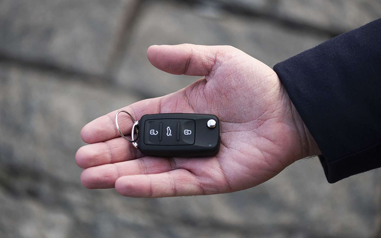 Названы самые популярные машины в России мощнее 250 лошадиных сил