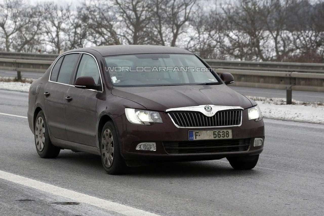 На дорогах показалась обновленная Skoda Superb