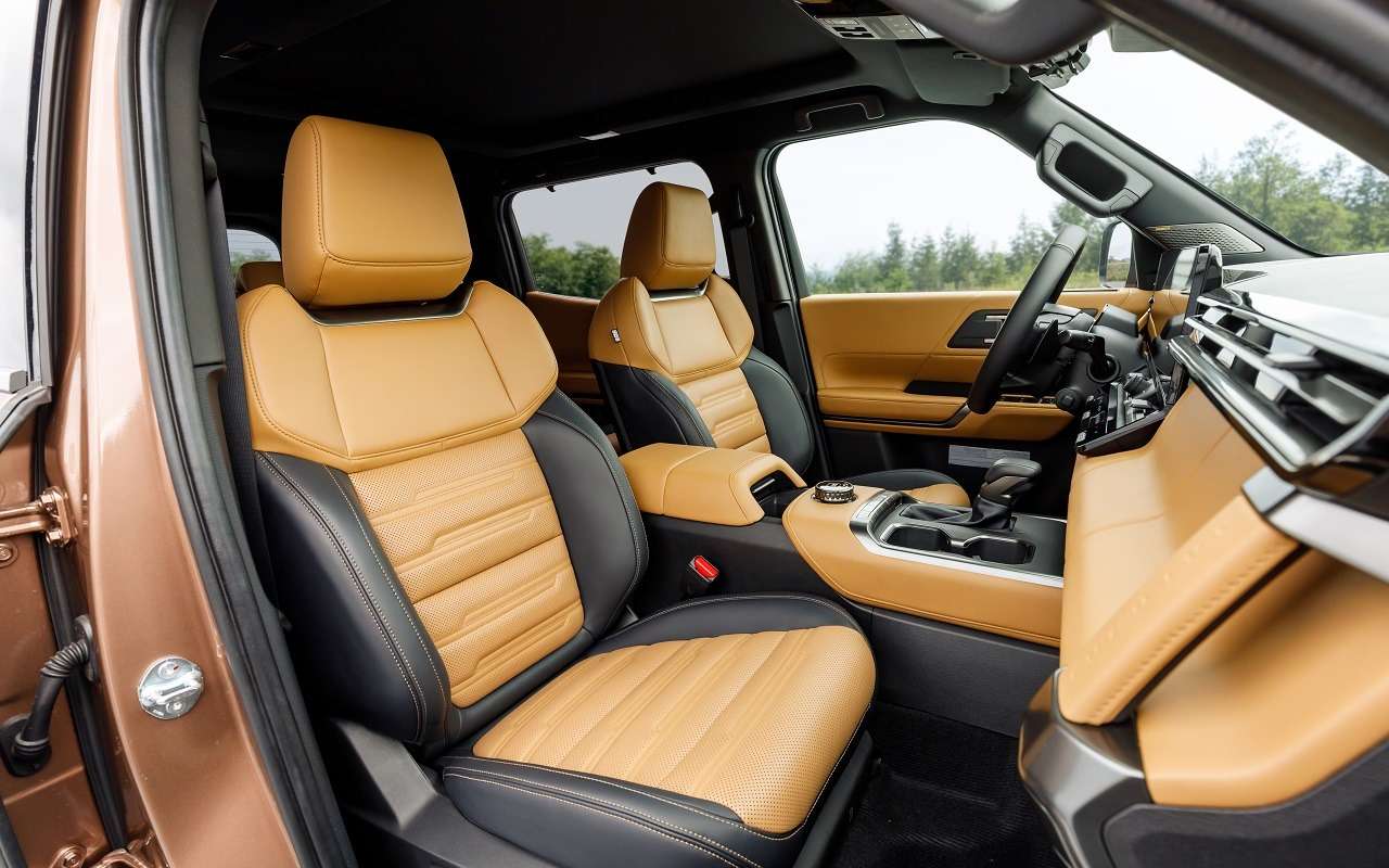 Интерьер Mitsubishi Pajero