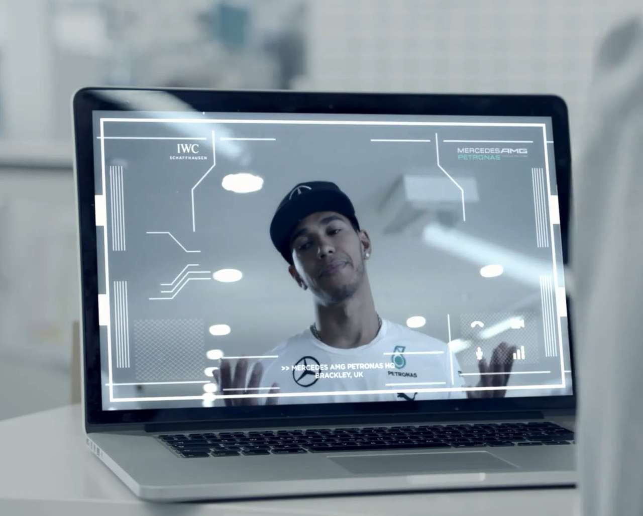 Росберг против Хэмилтона: что быстрее собрать – часы или автомобиль? (ВИДЕО)