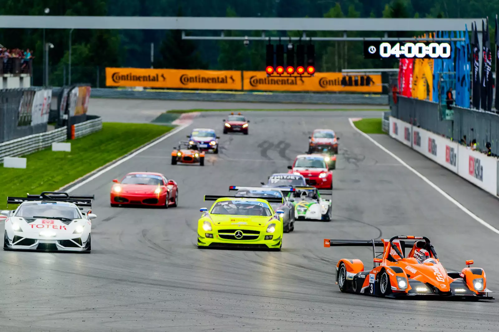 Гонки на выносливость. Moscow Raceway гонки на выносливость. Гонки на машинках в Москве.