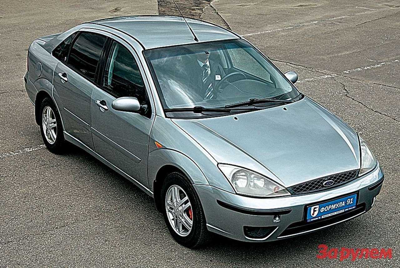 С определенных ракурсов видно, что у машины трудная судьба и богатое мелкими ДТП прошлое.