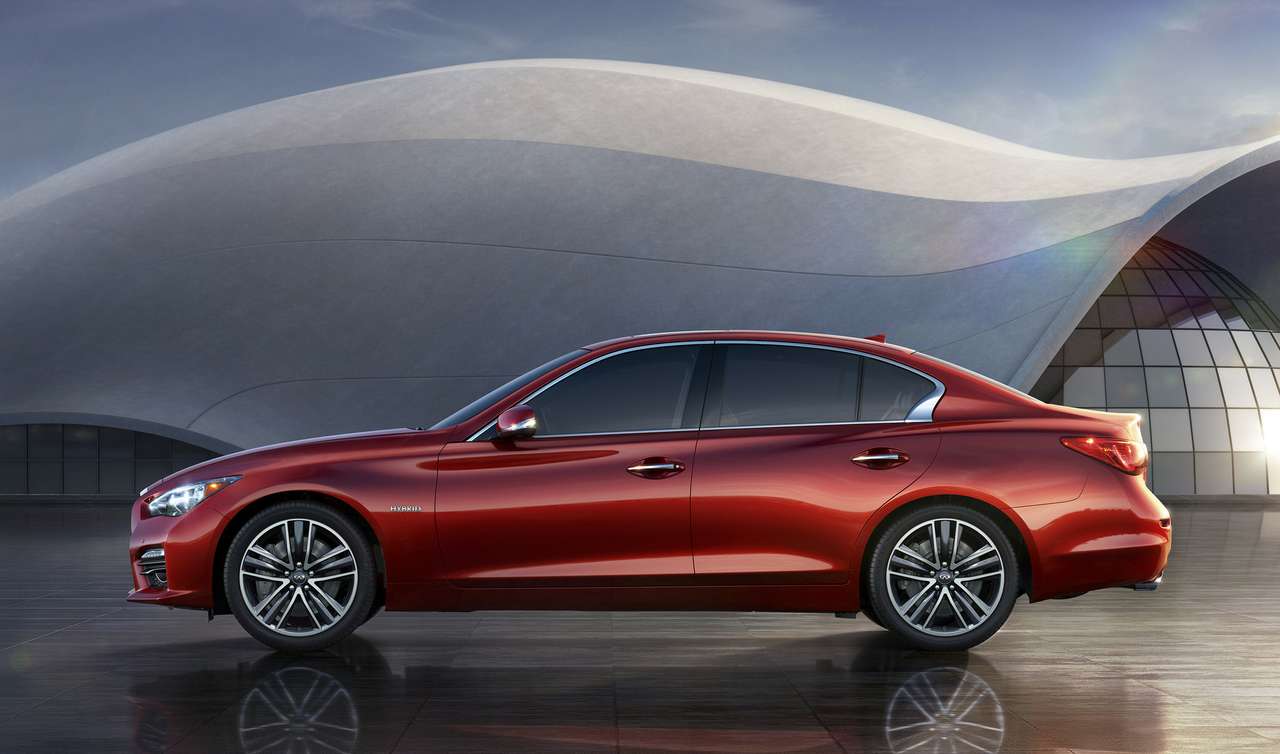 Infiniti Q50 получил гибридную версию