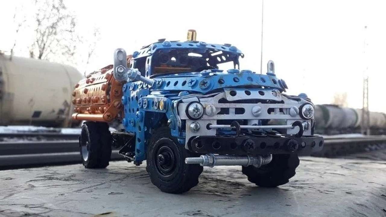 Когда вырос из Лего: умелец смастерил модель ЗИЛ-130