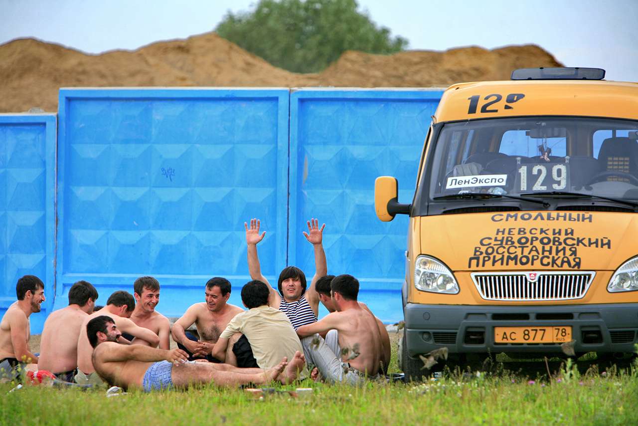 Депутаты вернут гастарбайтеров за руль