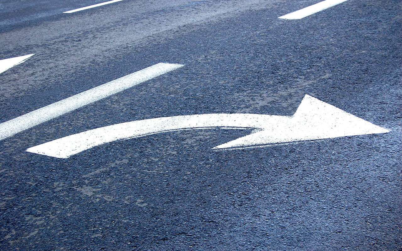 Место проклятое: неуправляемый Jeep едва не убил пешехода