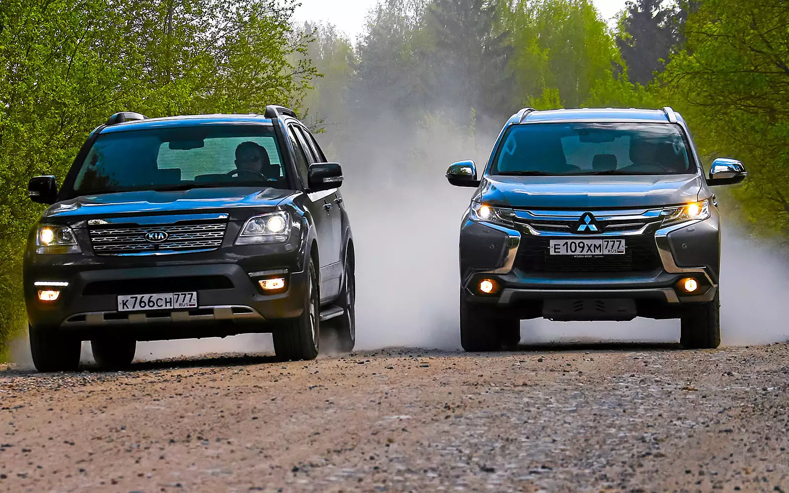 Сравнить митсубиси аутлендер. Митсубиси Паджеро и Паджеро спорт. Mitsubishi Pajero Sport 2020 габариты. Аутлендер 3 и Паджеро спорт 3. Митсубиси Паджеро Аутлендер.