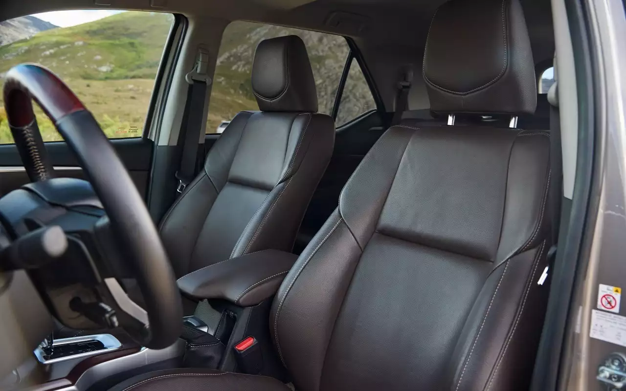 Интерьер Toyota Fortuner