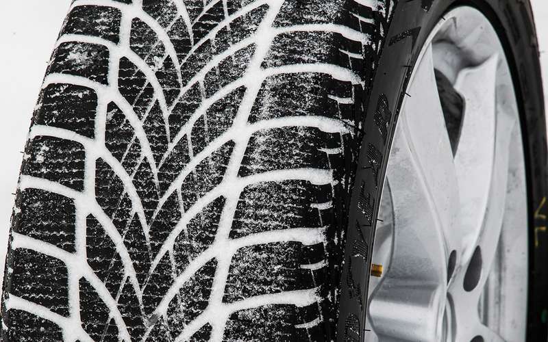 Шины гудиер нешипованные. Goodyear ULTRAGRIP Ice 2. Goodyear ULTRAGRIP Ice 2 225/45 r17 94t. Goodyear ULTRAGRIP Ice 2 205/55 r16 с шипами. Шина 205/55r16 Goodyear Ultra Grip Ice 2 94t.