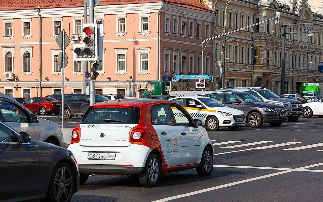 Проехать на красный сигнал светофора – удел безумцев и маргиналов.