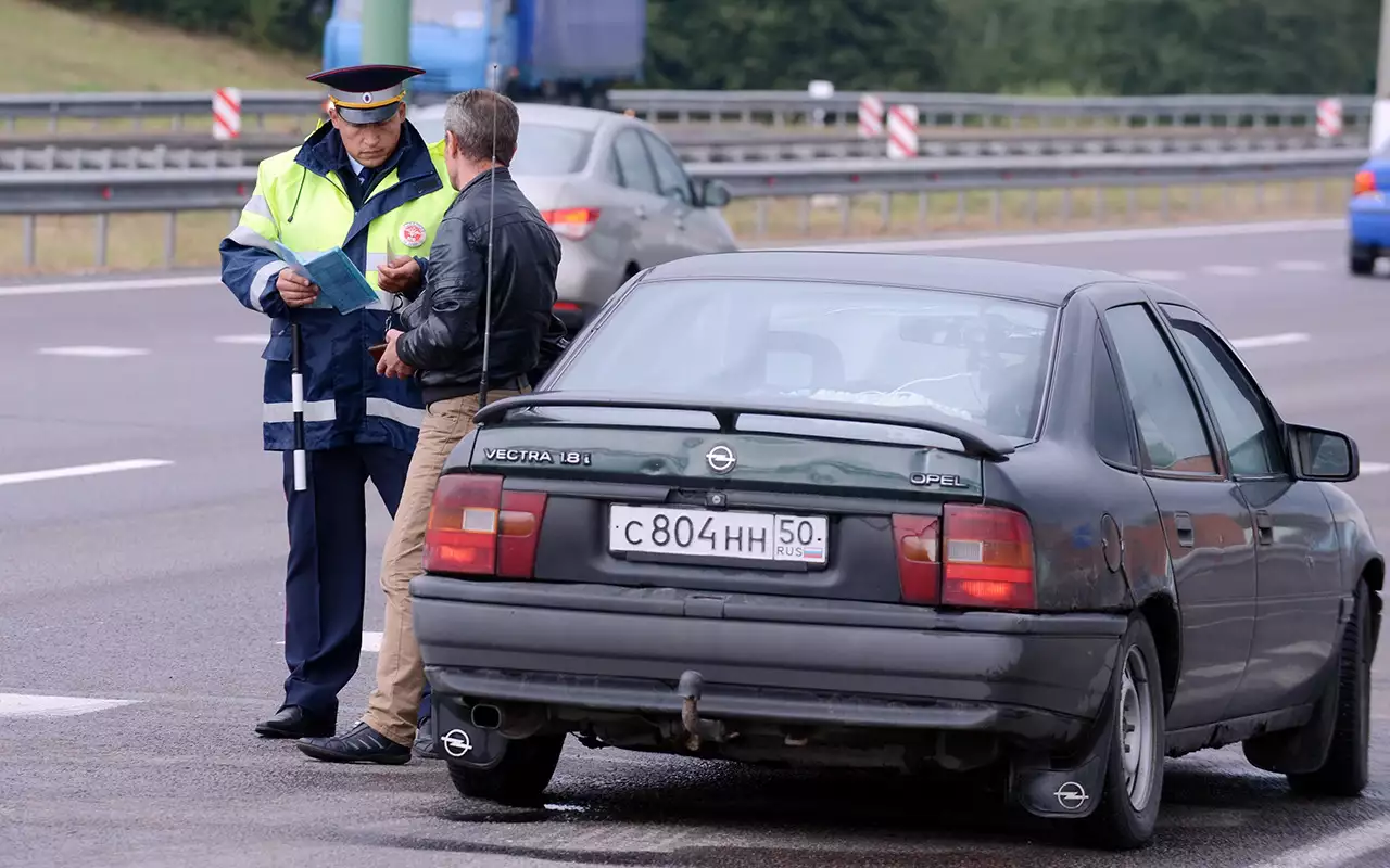 3 штрафа, которые можно получить, просто разговаривая с инспектором ГАИ