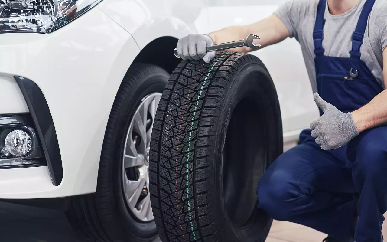 Цветные полосы на шинах — что они означают?