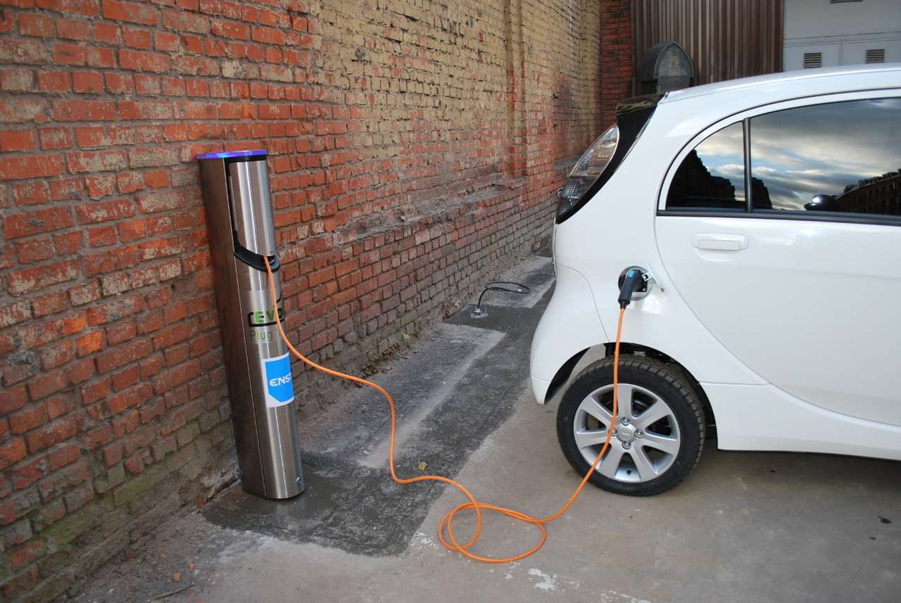 В Москве началось тестирование зарядных станций для электромобилей