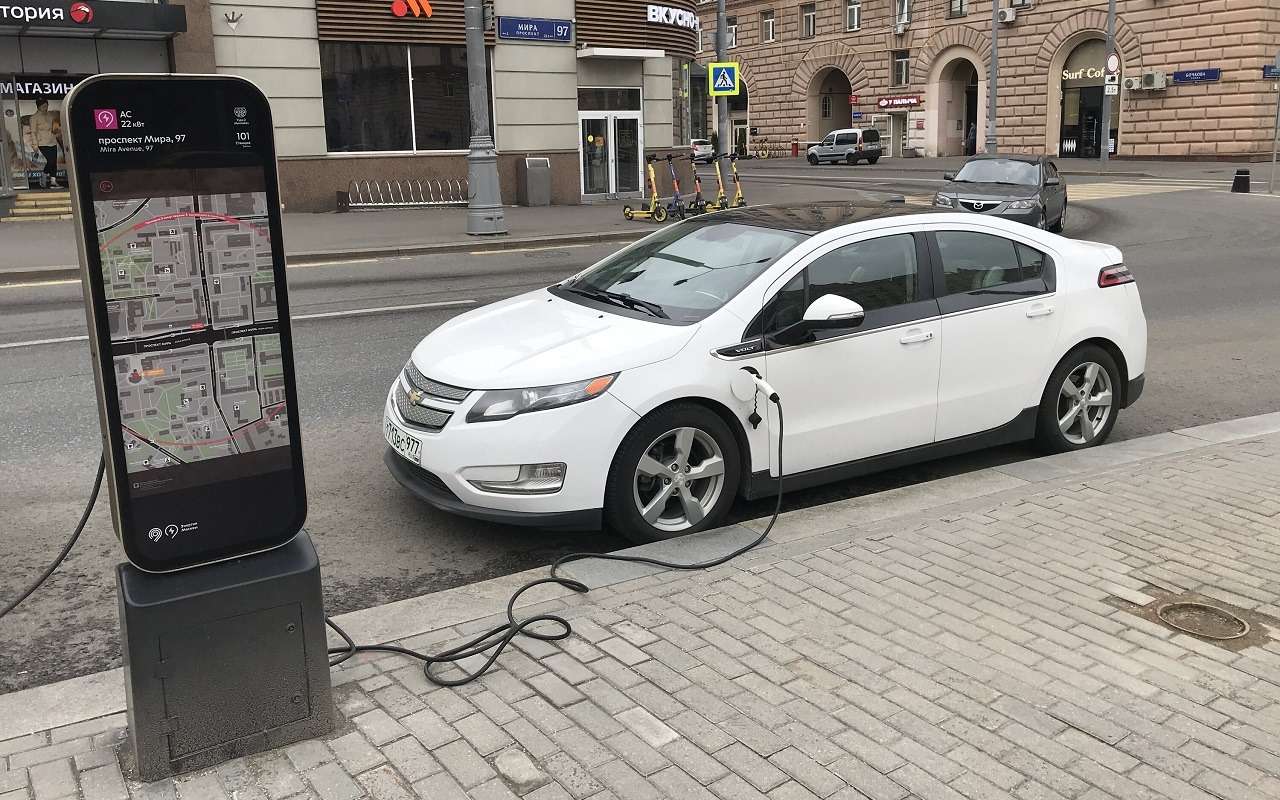 Автоэксперт назвал 3 условия для развития рынка электромобилей