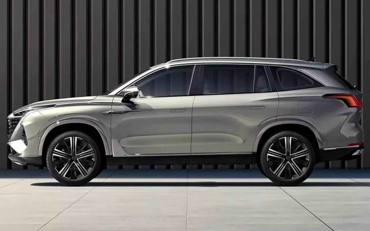 7 мест, больше 200 л.с., АКП, полный привод — новый флагман Москвича?