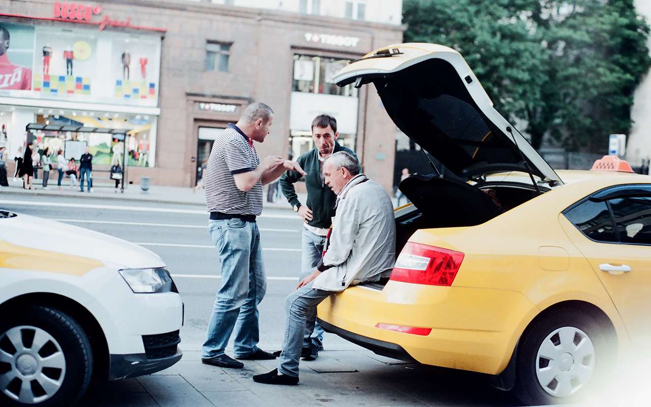 Таксисты просят не заставлять их пересаживаться на российские авто