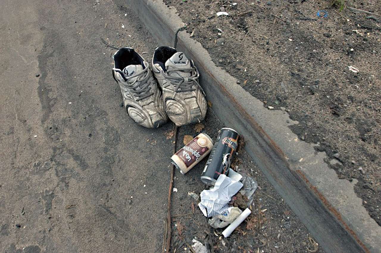 Депутаты предлагают ввести штрафы за выброшенный на дорогу мусор