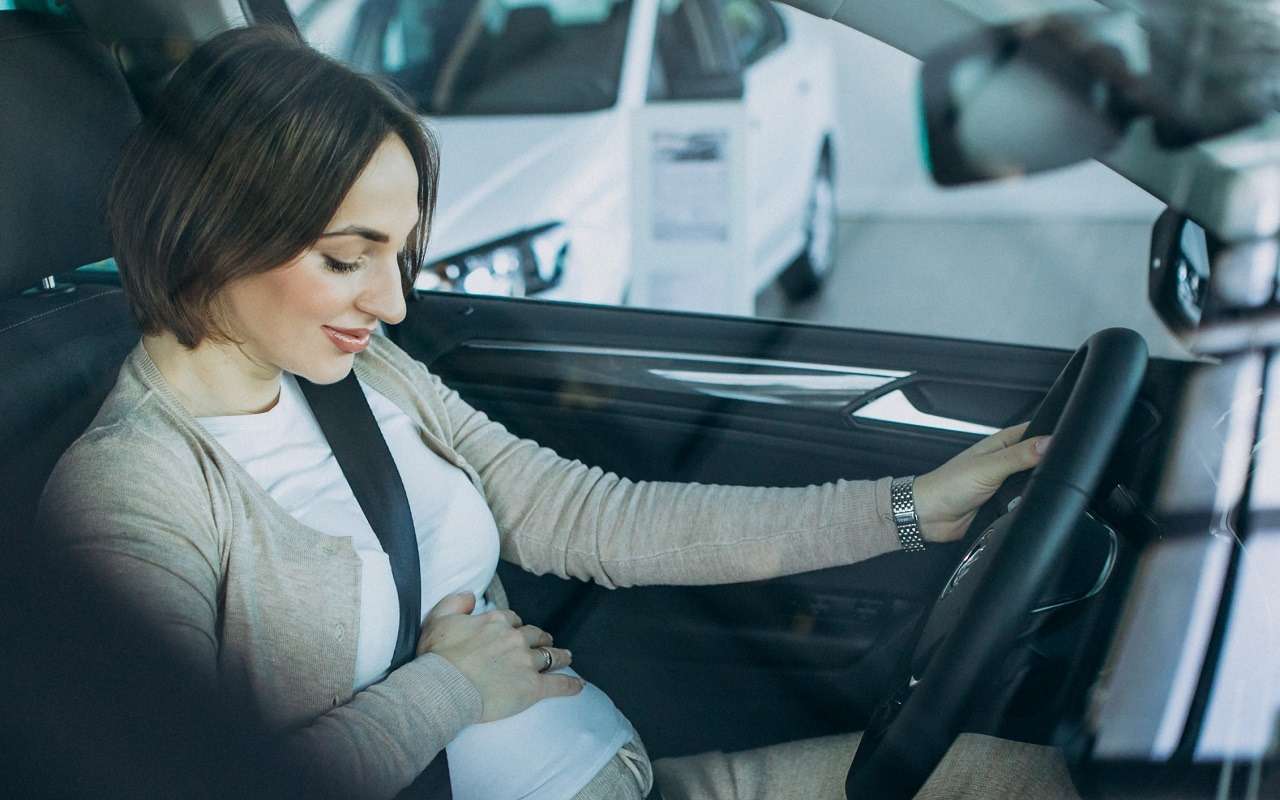 Чем опасна езда за рулем для беременных женщин? Названы три риска