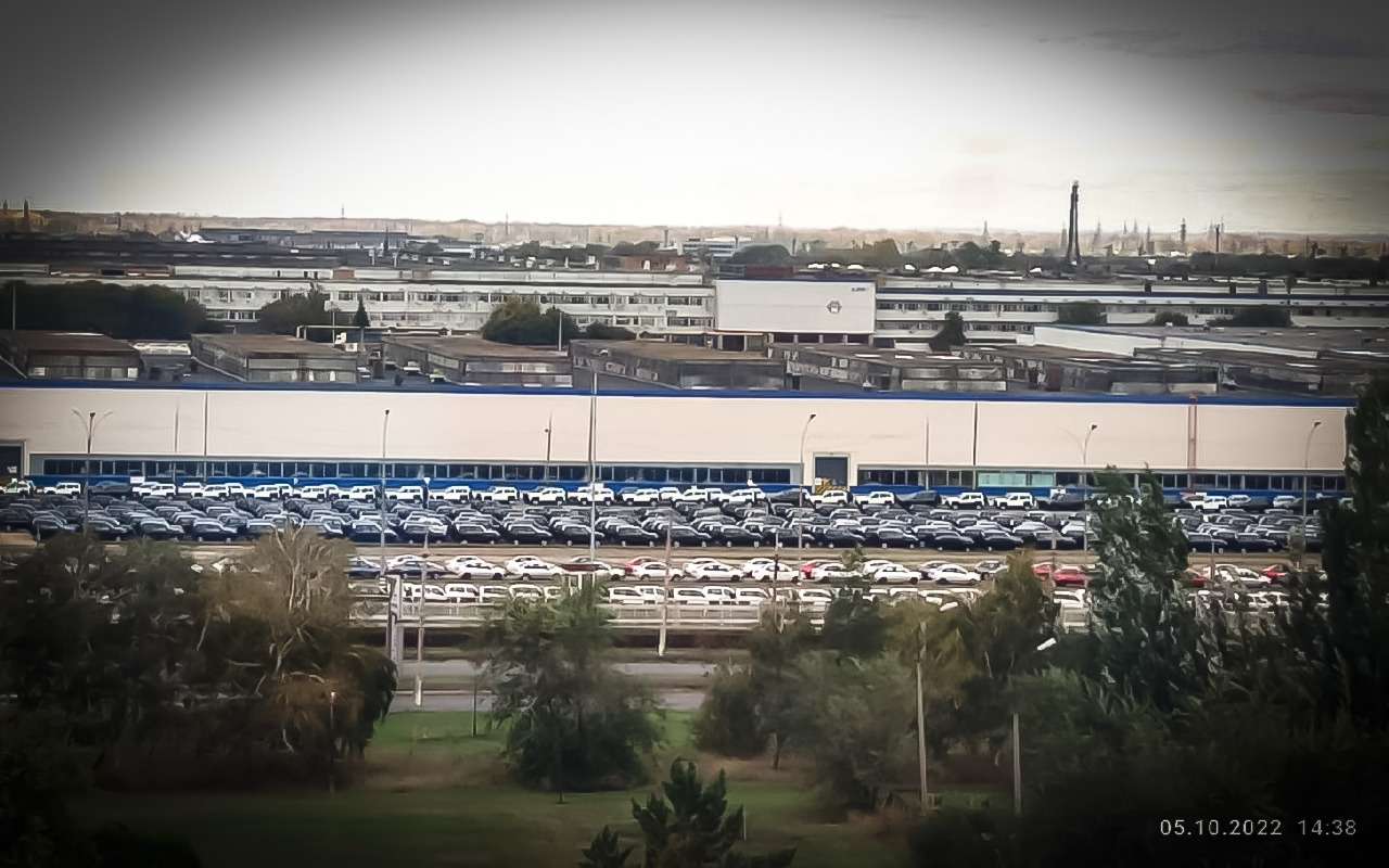 Стоянки АВТОВАЗа забиты некомплектными машинами