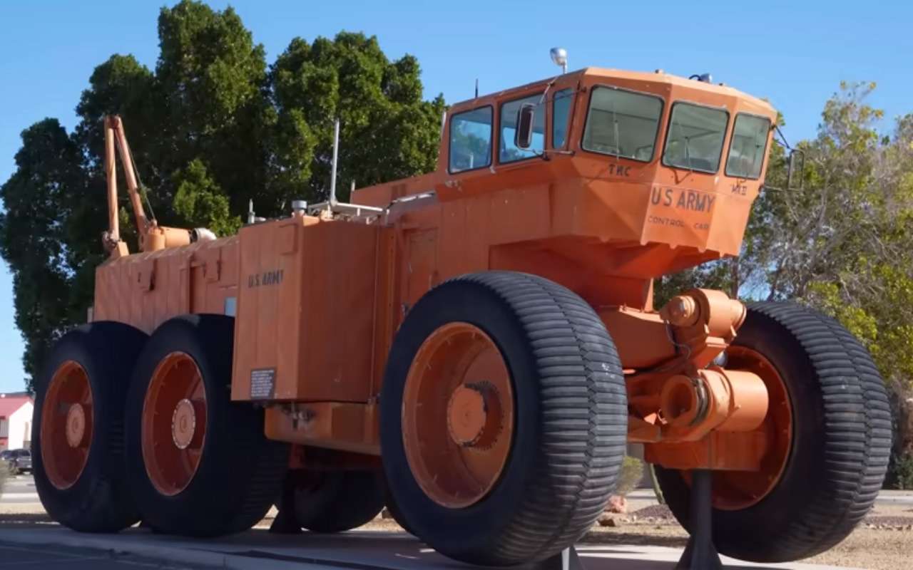 Древний тягач превратили в дом на колесах