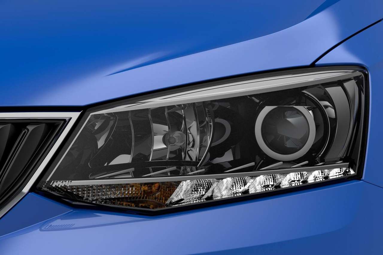 Новая Skoda Fabia показала фару 
