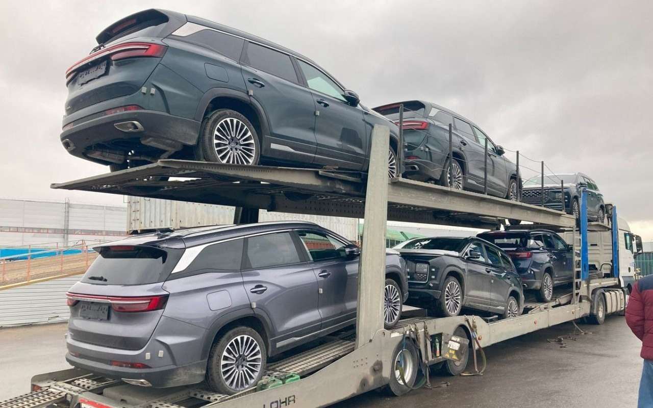 Автовоз с автомобилями Soueast S09