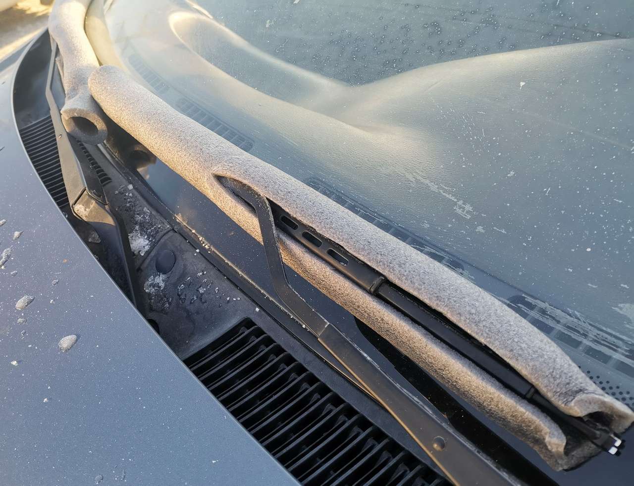 Примерзают «дворники»? Есть решение за 27 рублей (и это не шутка)