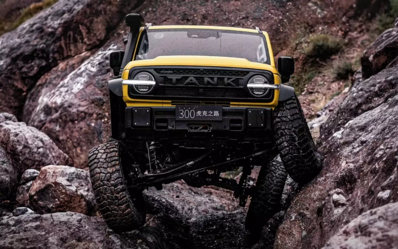 Tank 300 Hooke Trail