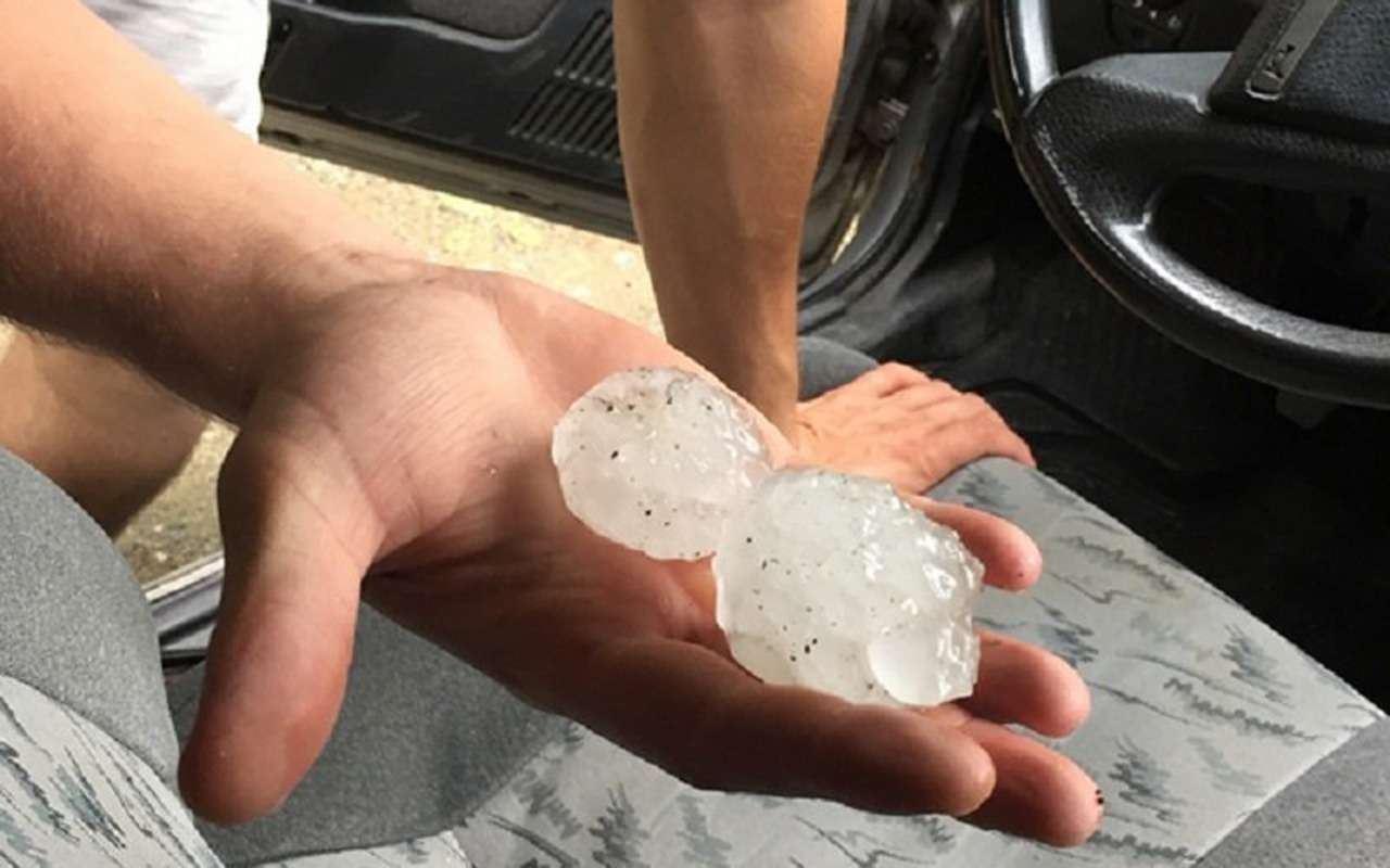 Больше всего пострадали северная и центральная части Краснодарского края. Удар стихии ощутили на себе жители Тимашевского, Брюховецкого, Кореновского и Павловского районов.