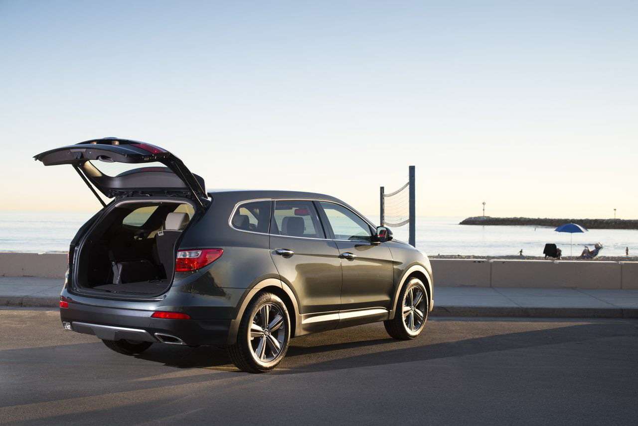 Удлиненный Hyundai Santa Fe появился на публике