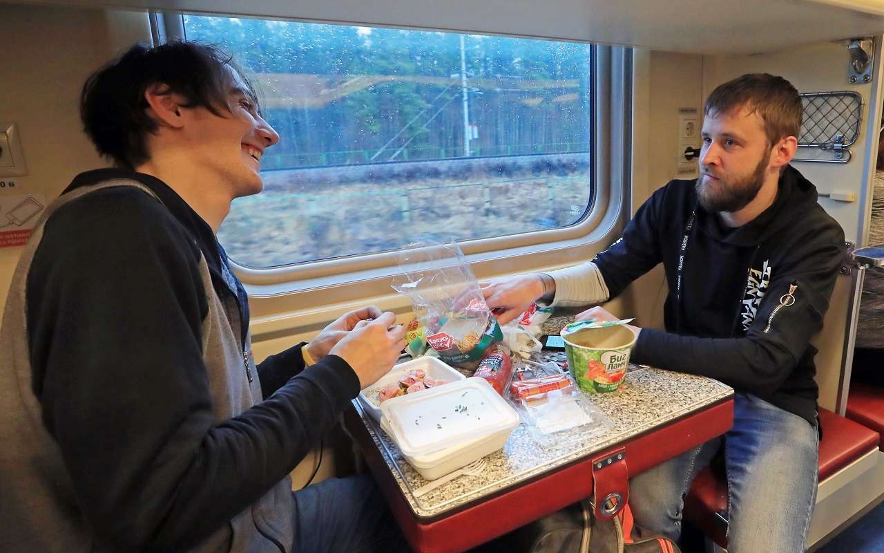 Необычный анализ выявил, что предпочитают есть пассажиры поездов