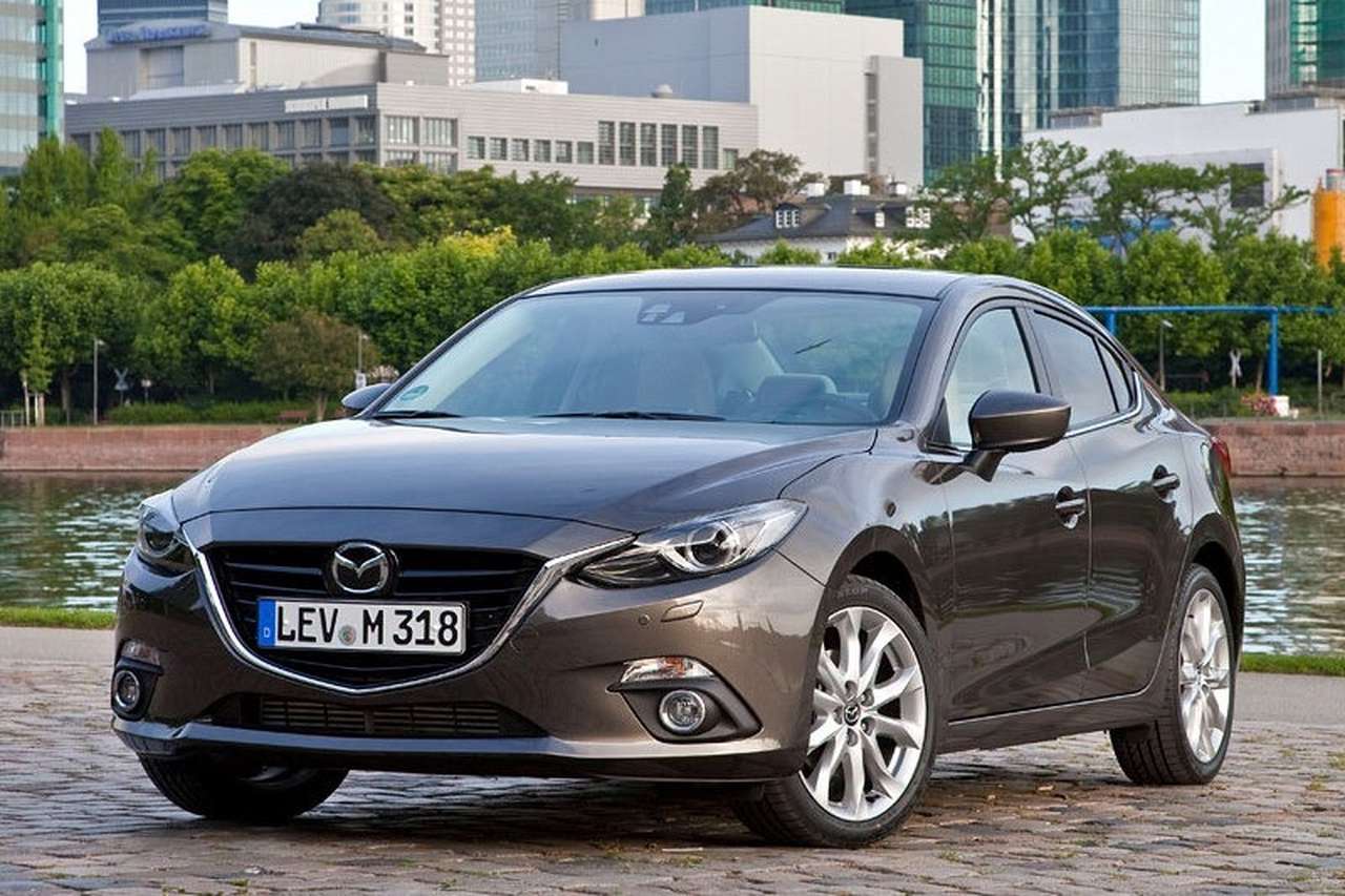 Новый cедан Mazda3 показал свой багажник