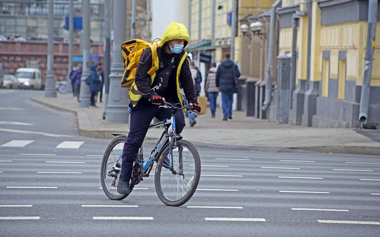 Курьеров обяжут сдавать экзамен на знание ПДД