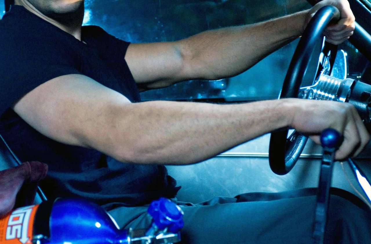 Столичный курьер лишился 10 баллонов закиси азота