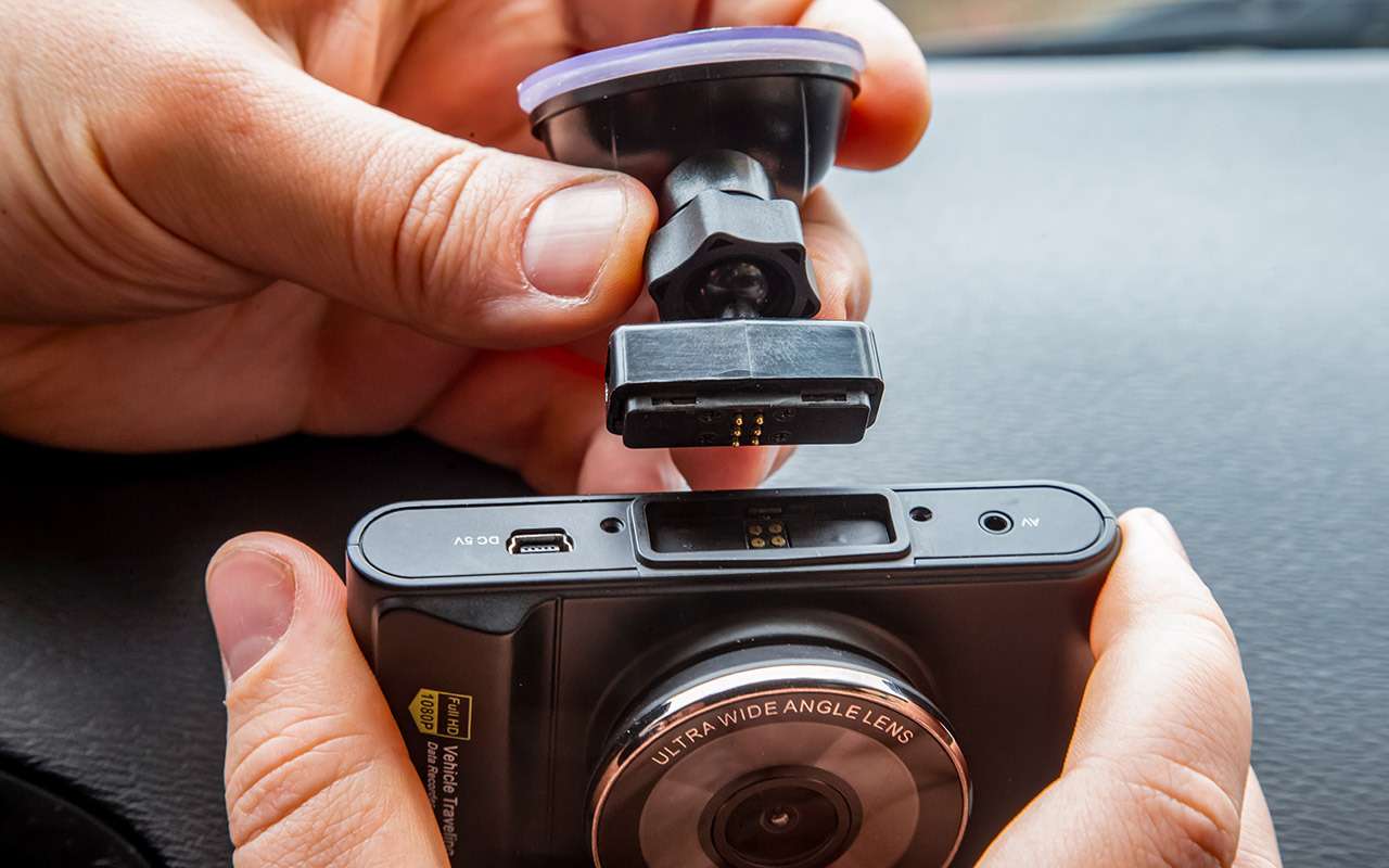 Где размещать видеорегистратор? Ответ эксперта