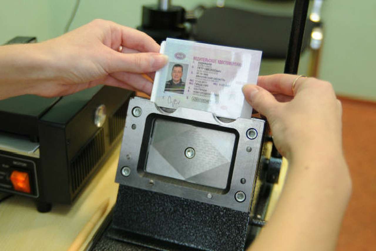 Права можно будет получить, cдав два экзамена из трех в автошколе