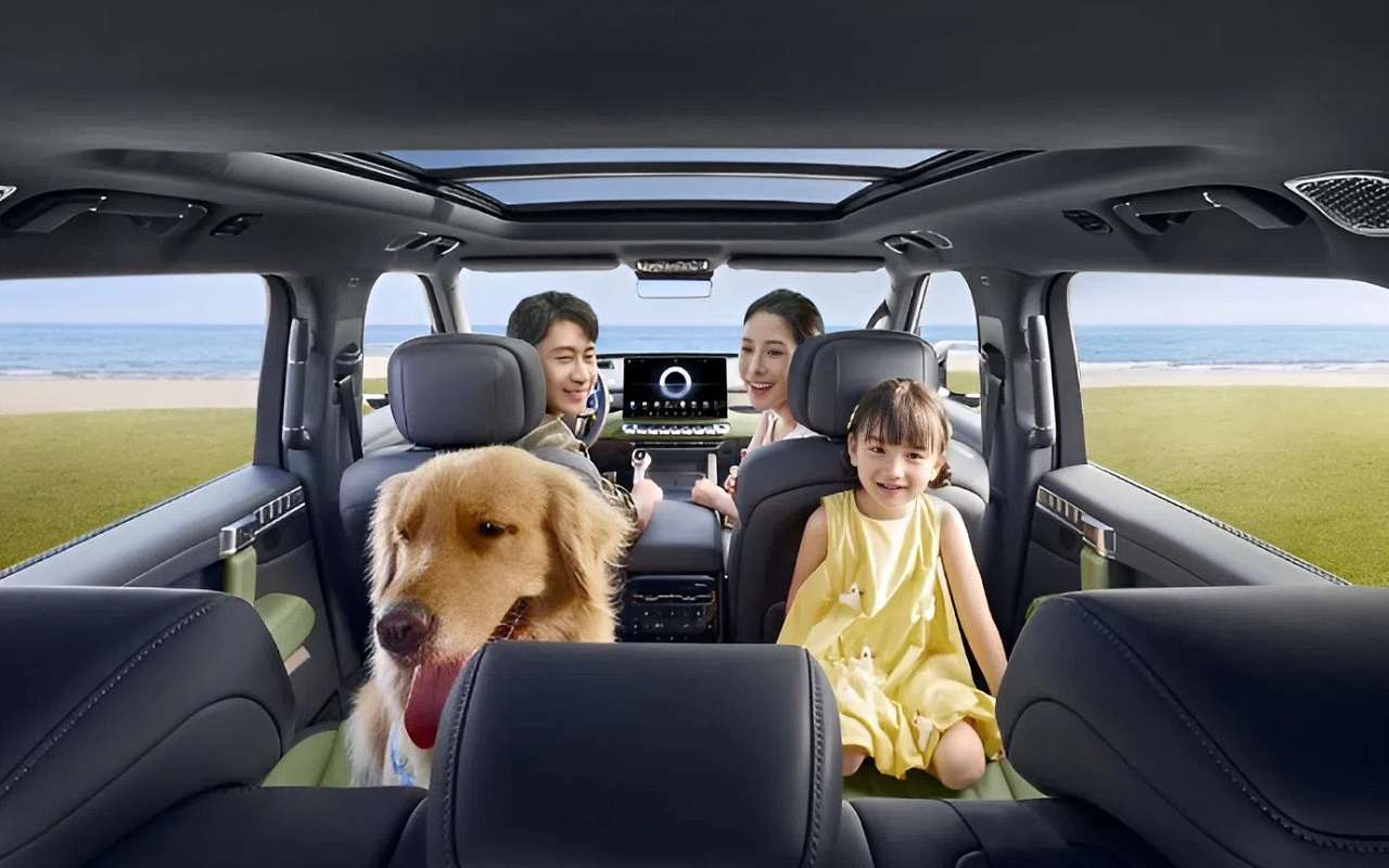 Интерьер Dongfeng M817 Max+