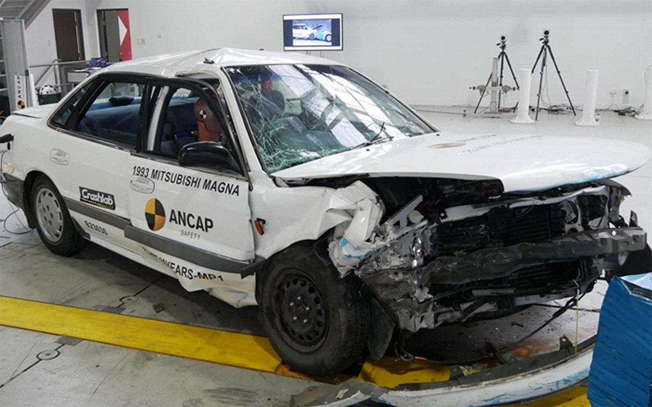 Mitsubishi Magna после краш-теста