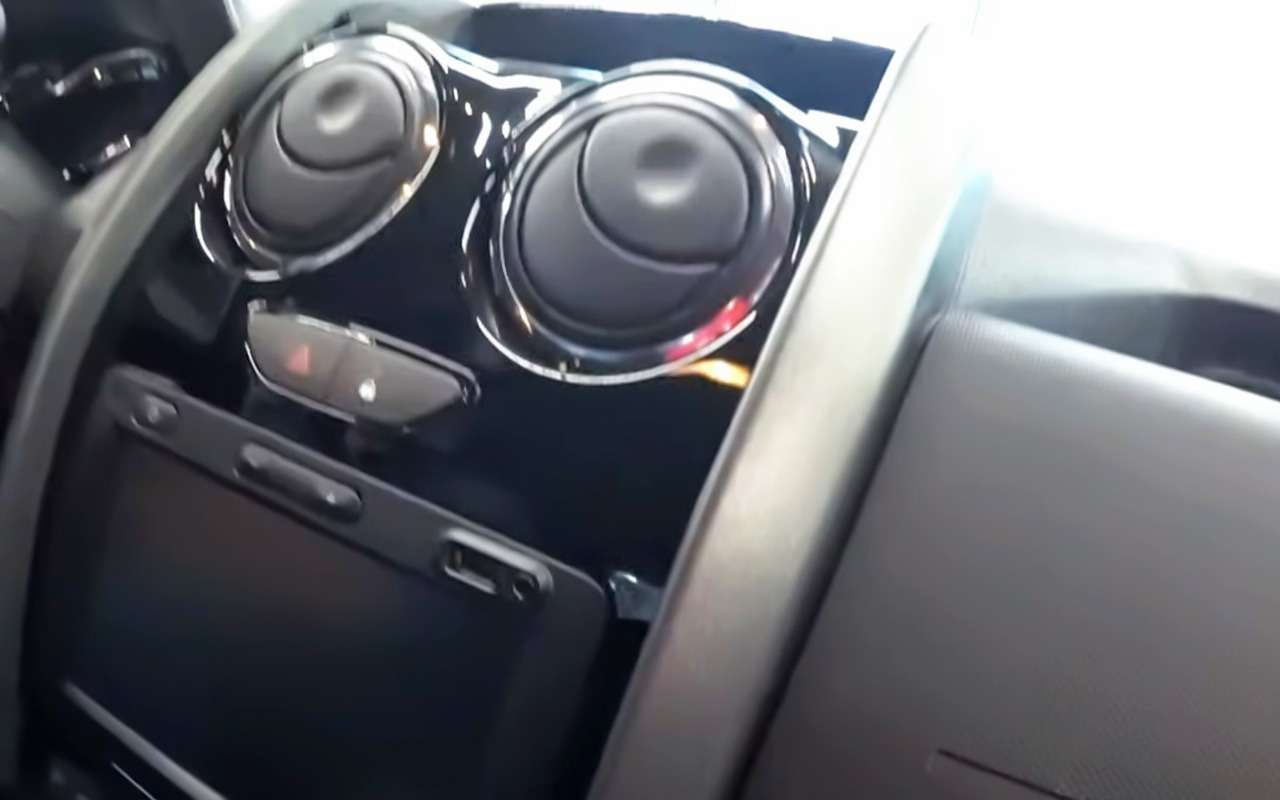 Lada Largus FL: новые фото интерьера