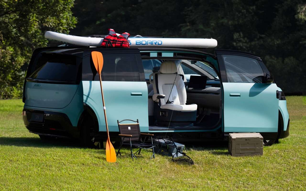 Минивэн Zeekr Mix получил сразу три раздвижные двери и запас хода до 700 км