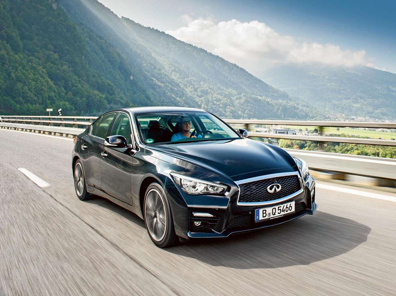 Тест Infiniti Q50: рулевые игры