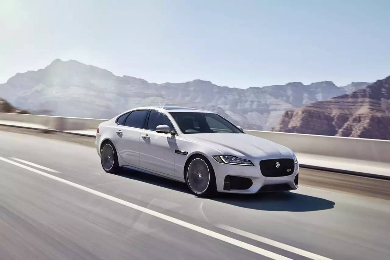 Новый седан Jaguar XF оказался «бизнес-версией» XE (ВИДЕО)