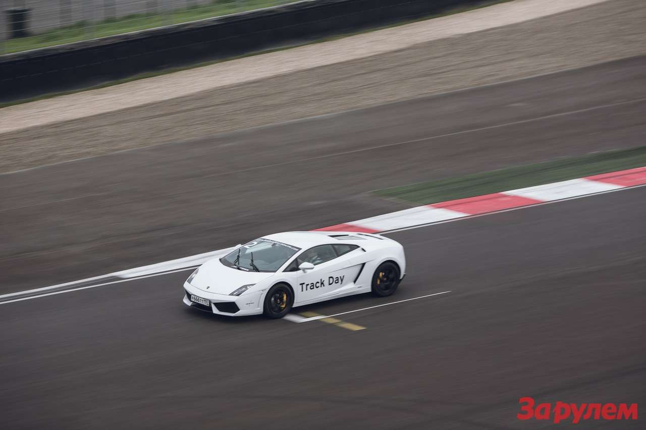 Российские поклонники Lamborghini «зажгли» на московском автодроме
