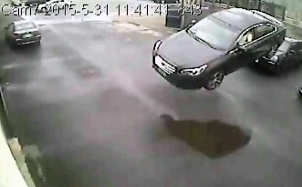 Subaru Legacy совершил неожиданный полет (ВИДЕО)