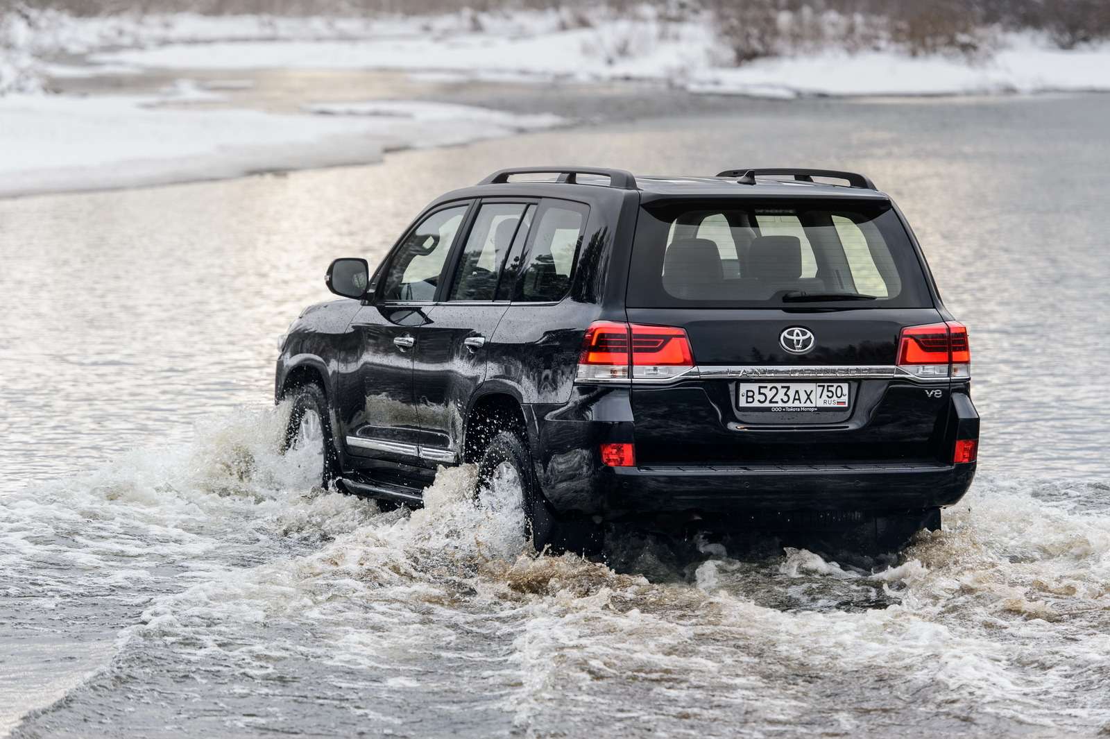 Крузак 200 ремикс. Тойота ленд Крузер 200 v6. Toyota Land Cruiser 200 2004. Ленд Крузер 200 в снегу. Toyota Land Cruiser 200 и 150.