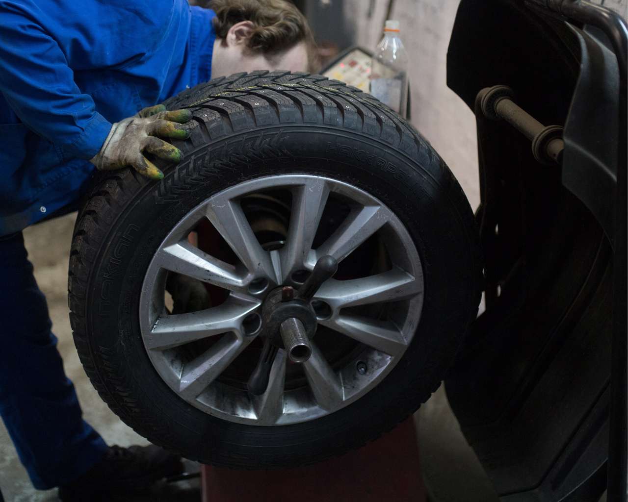 Меняем колеса: самостоятельно или у специалиста? Опрос ЗР