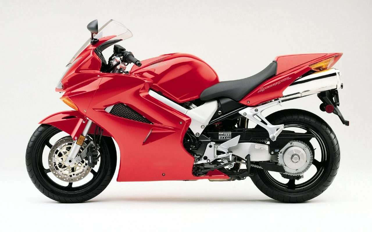 В Москве пьяный полицейский на Форде насмерть сбил мотоциклиста