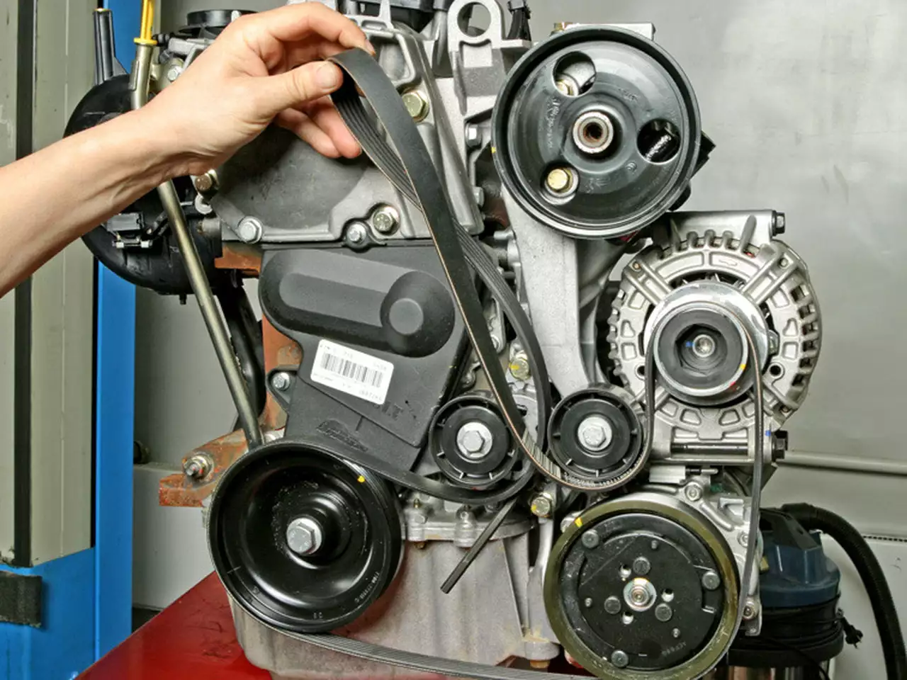 Замена ремня привода вспомогательных агрегатов 8-клапанного двигателя Renault Logan/Sandero