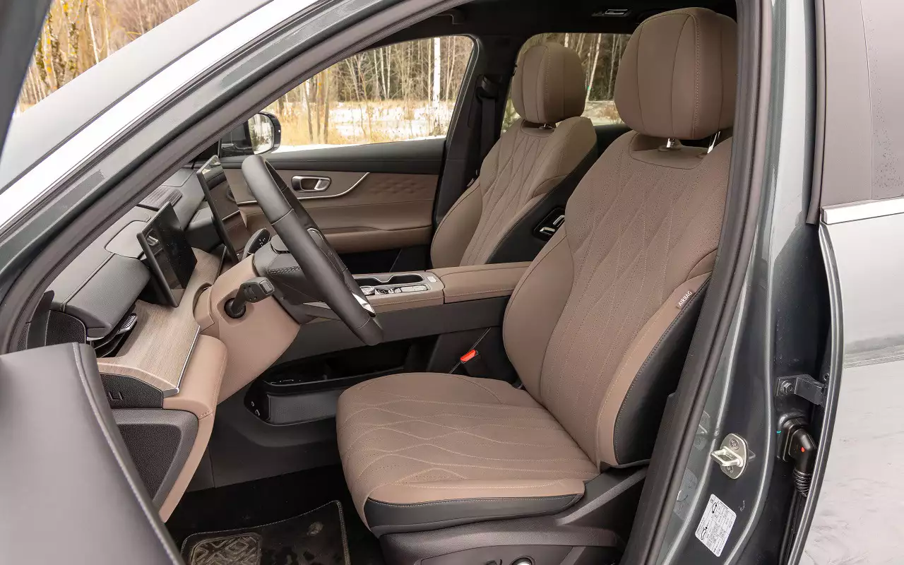 Интерьер Tenet T8