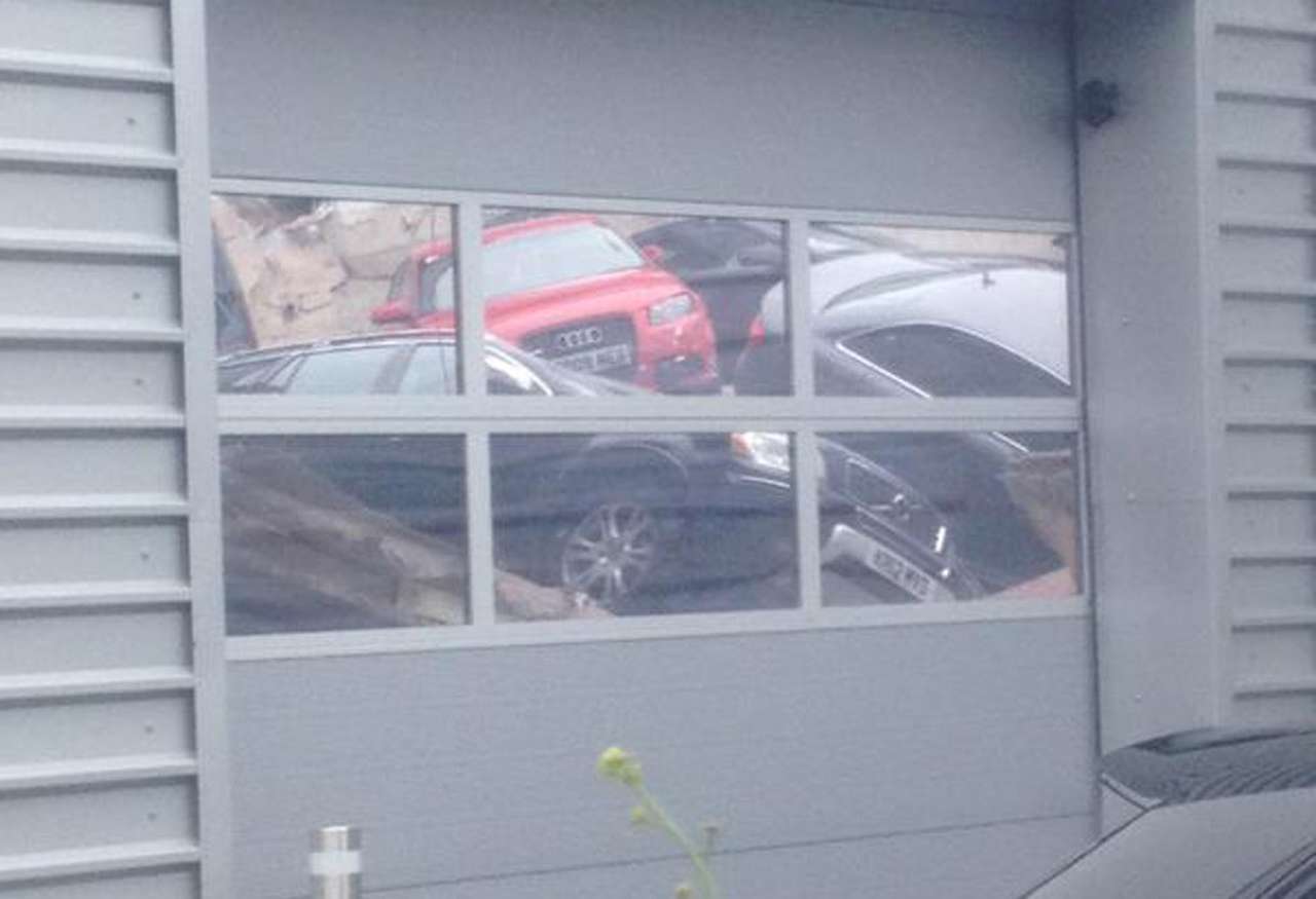 У дилера Audi провалился пол: 20 машин всмятку